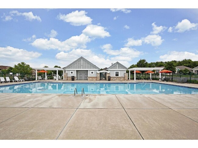 Building Photo - Pristine Woodbury 3 Bedroom Townhouse - Cl...