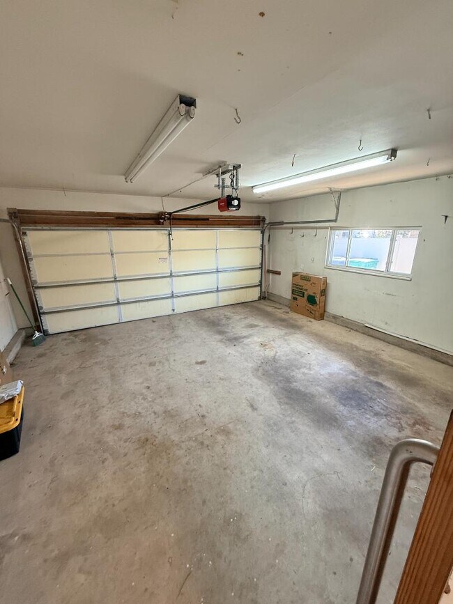 Building Photo - 558 S 440 W St