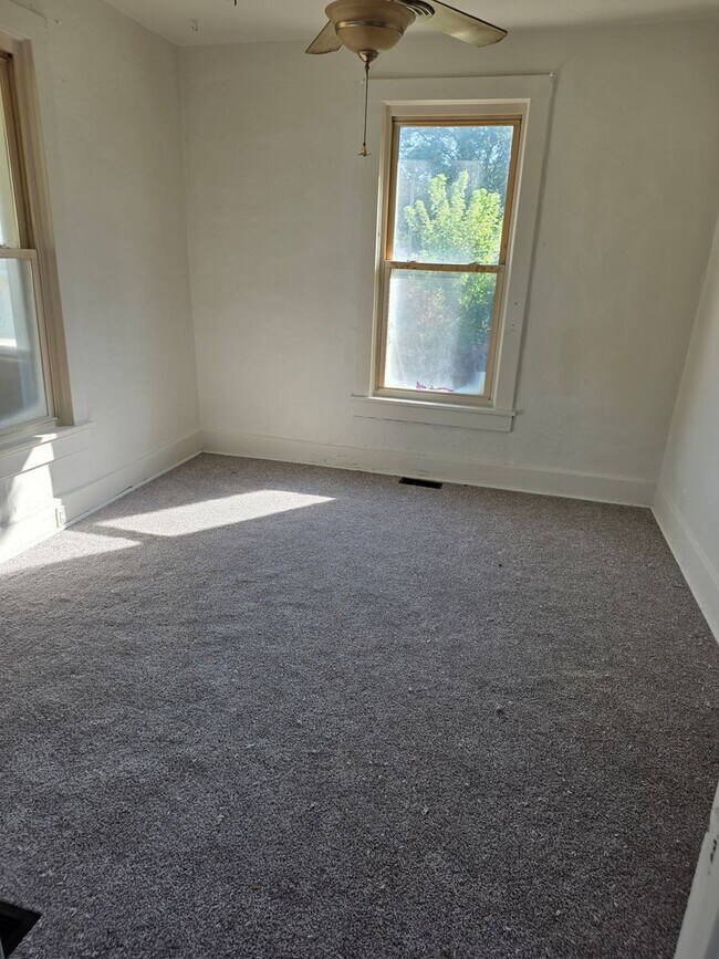 Building Photo - 2 Bedroom 1 Bathroom 1000.00