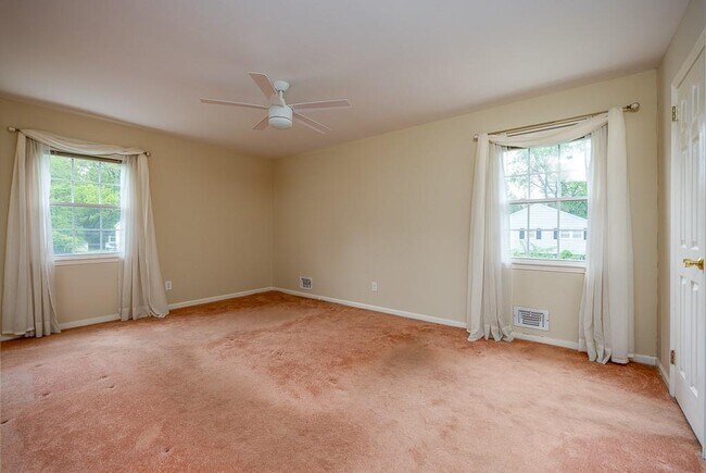 Building Photo - 12 Gerken Dr