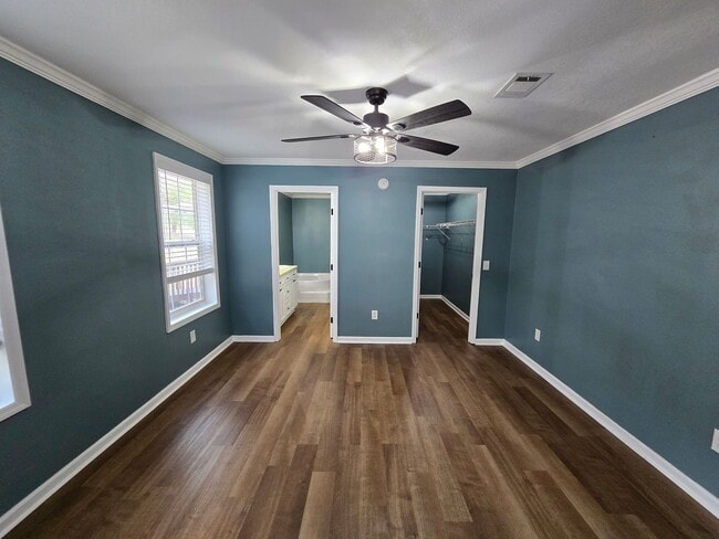 Building Photo - 5527 Lassen St