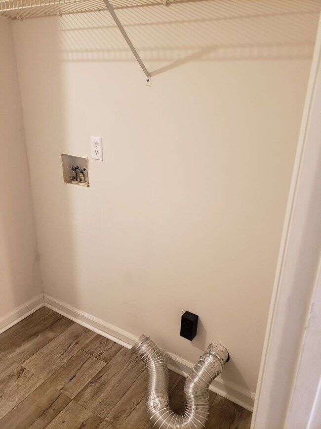 Building Photo - 404 Northrop Pl