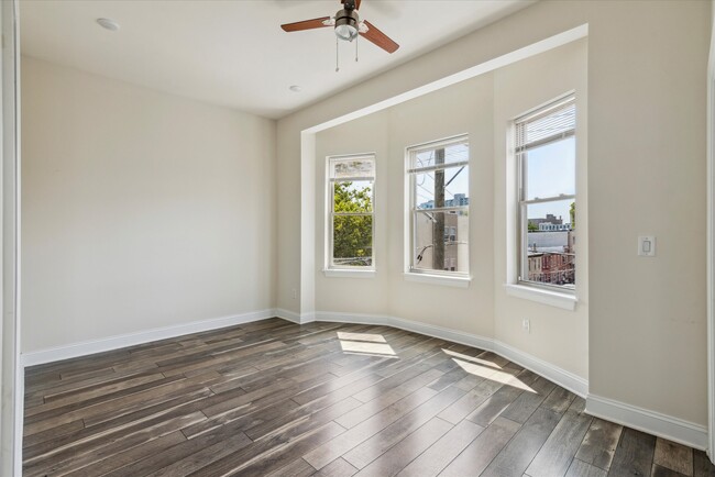 Building Photo - 4015 Baring St