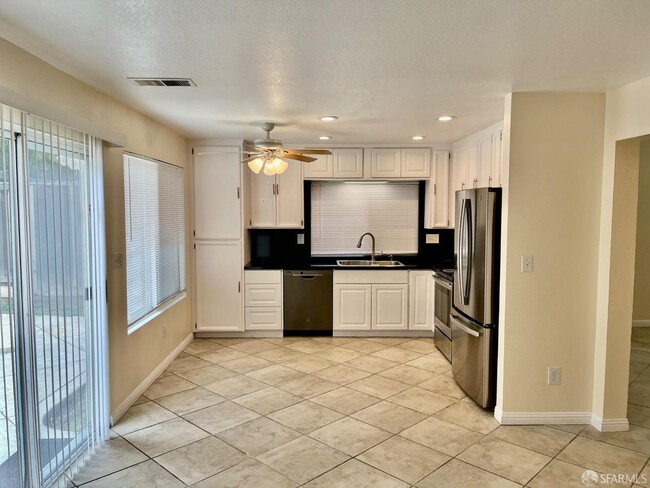 Building Photo - 1713 Crater Peak Way