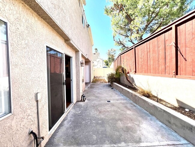 Building Photo - Beautiful 4 Bedroom, 2.5 Bath Single Famil...