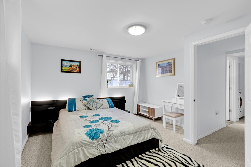 Building Photo - 7109 Layton Dr