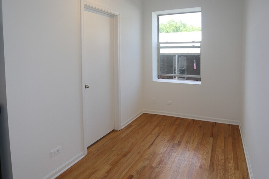 Building Photo - 5054 N Winthrop Ave