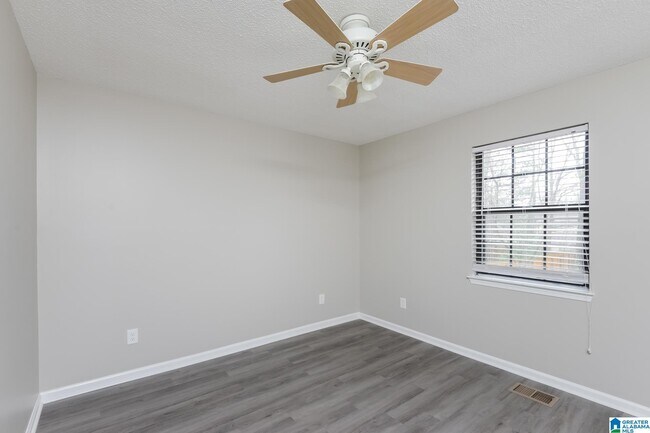 Building Photo - 155 Lake Country Dr