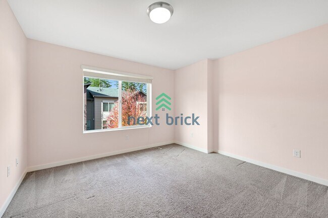 Building Photo - 2 BED & 2.5 BATH TOWNHOUSE FOR RENT