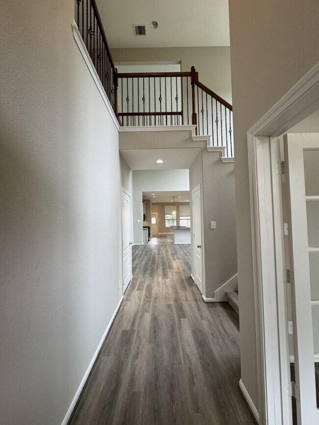 Building Photo - 197 Bloomhill Pl