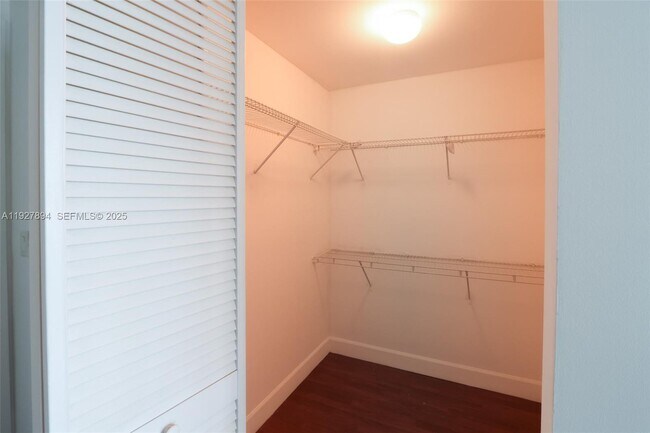 Building Photo - 333 NE 24th St