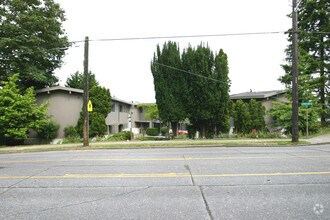 Building Photo - Broadmoor Manor (112)