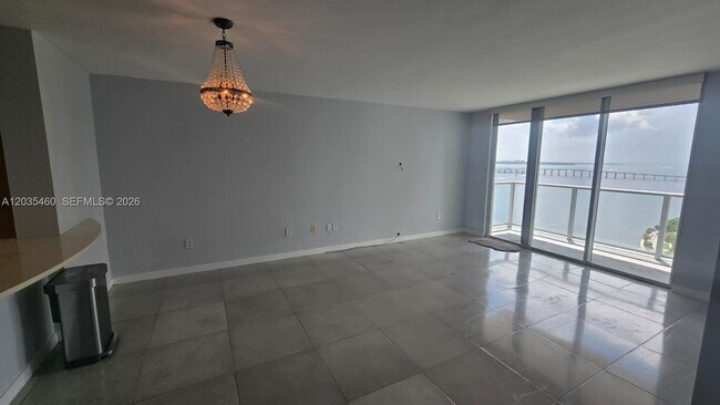 Building Photo - 1155 Brickell Bay Dr