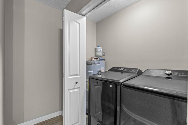 Building Photo - 612 Crissy Dr