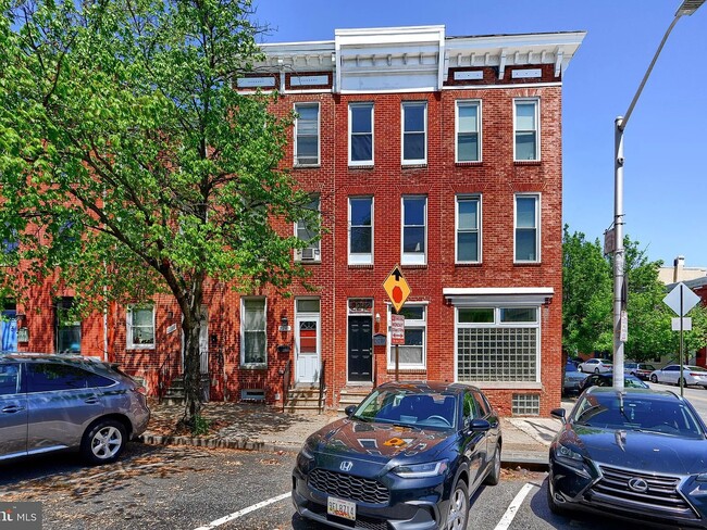 Primary Photo - 2242 E Fairmount Ave