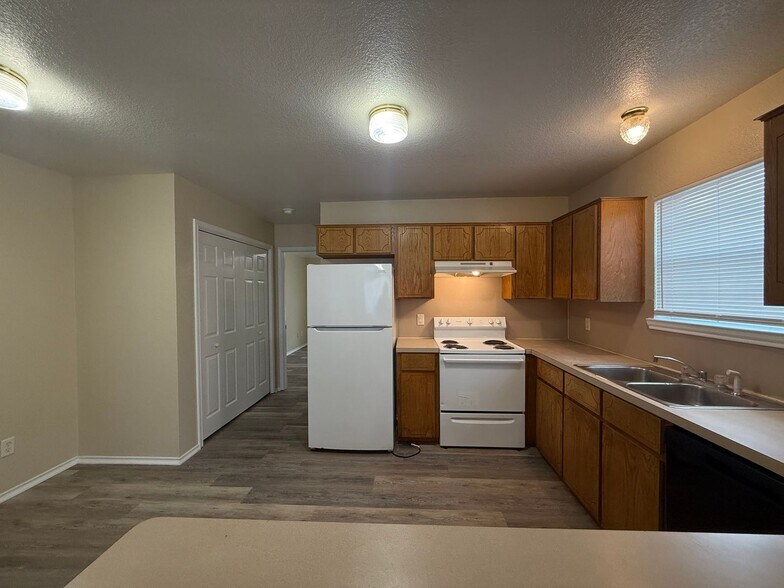 Building Photo - 4000 Doraine Ct
