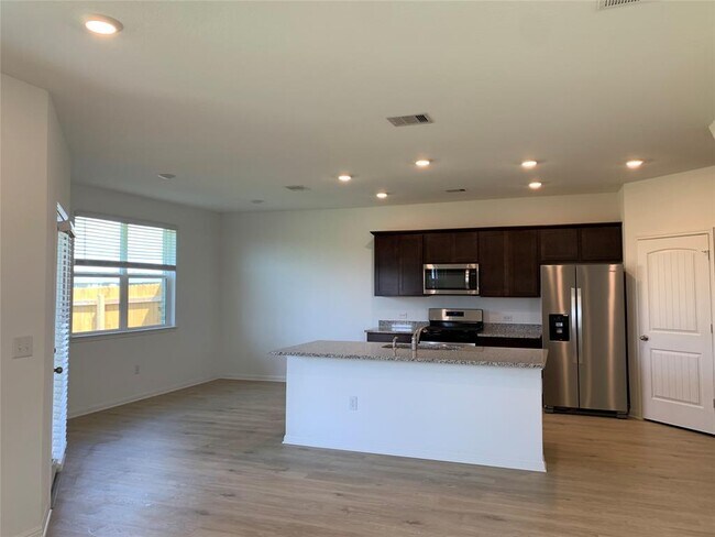 Building Photo - 317 Brody Ln