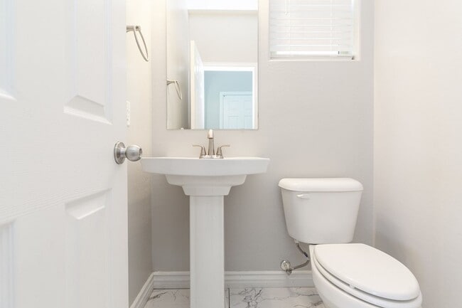 Building Photo - 6856 Pivot Point St