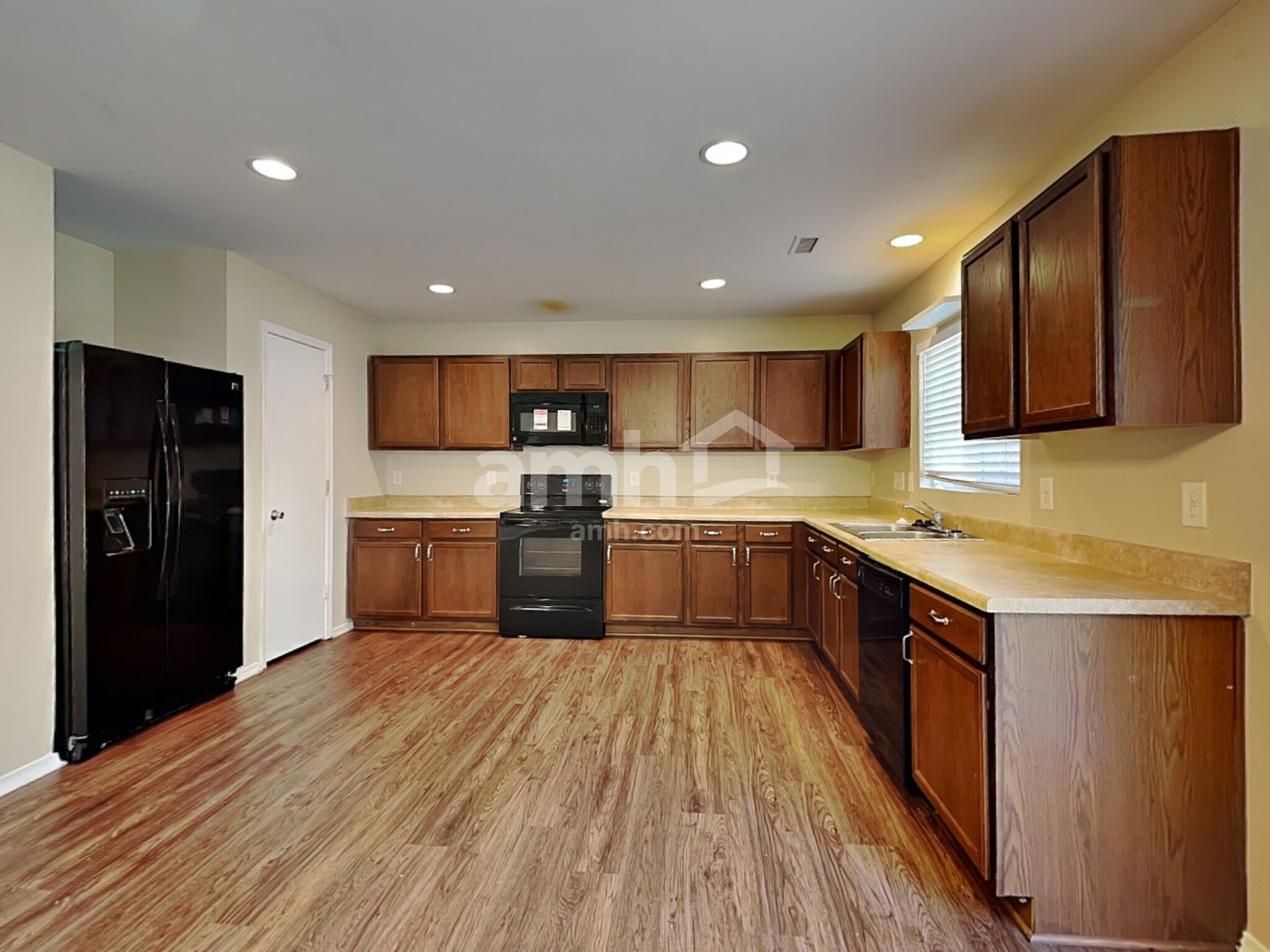 Building Photo - 503 Ravenstone Ln