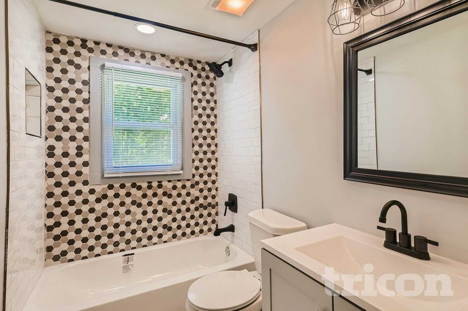 Building Photo - 11 Swan Dr