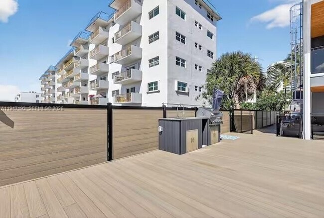 Building Photo - 3826 NE 171 St