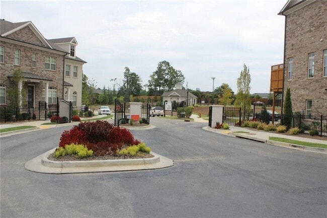 Building Photo - 4761 Roswell Rd