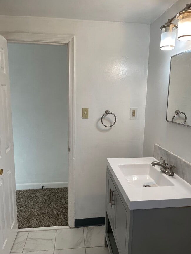 Building Photo - Coleman Place 3-bedroom, 2-bath Condo