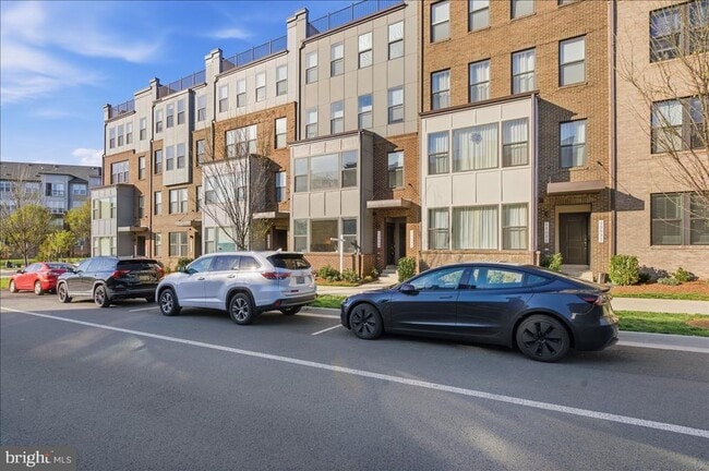 Building Photo - 13538 Sayward Blvd