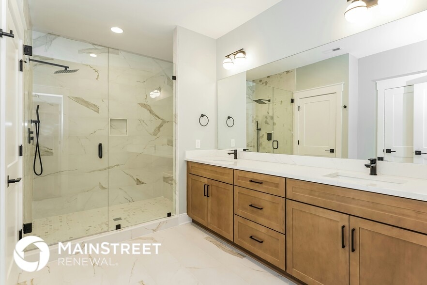 Building Photo - 606 26th Ave N