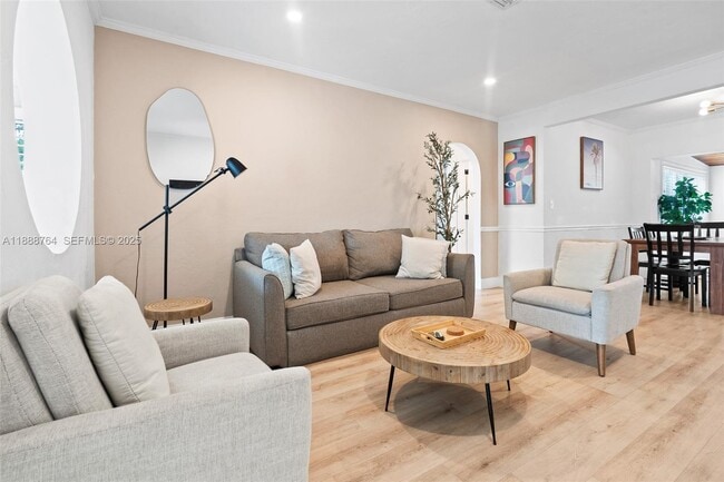 Building Photo - 1636 Arthur St