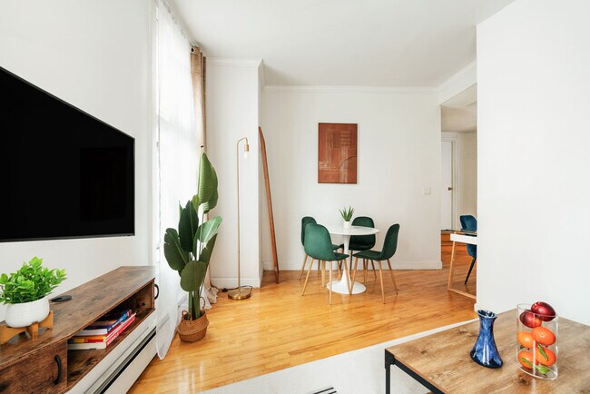 Building Photo - 679 Greenwich St