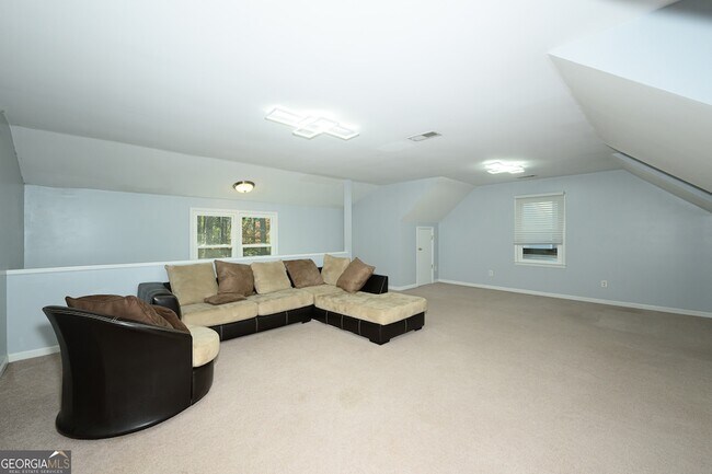 Building Photo - 151 Lakeside Dr NW