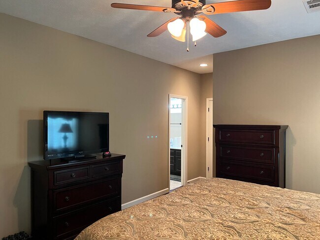 Building Photo - 123 Ivywood Cv