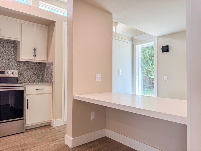 Building Photo - 1111 S Ray Ave