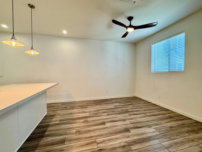 Building Photo - NEWER 2 BED, 2.5. BATH TOWNHOME IN BROADWAY AREA OF SACRAMENTO