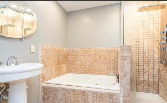 Building Photo - 3855 El Camino Pl