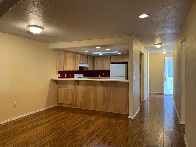 Building Photo - 430 W Crystal Dr