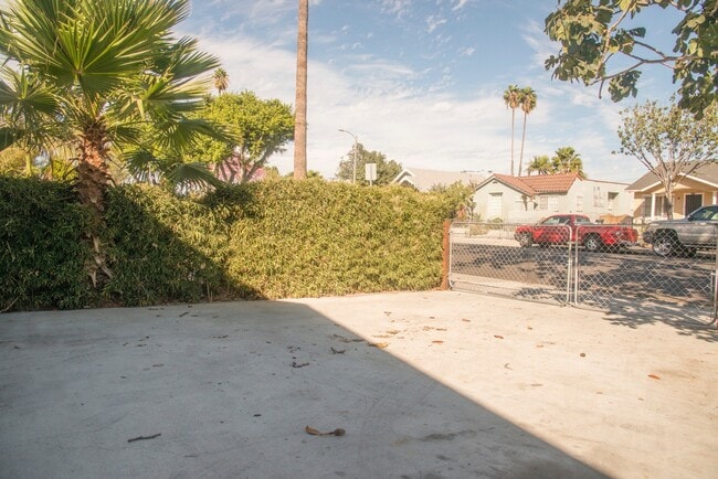 Building Photo - 3659 6th Ave