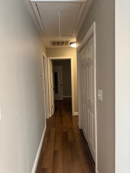 Building Photo - 608 University Ridge