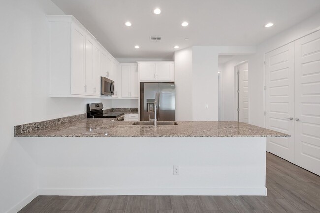 Building Photo - Like Brand New Luxurious Modern 3 Bedroom ...