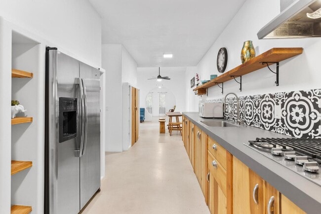 Building Photo - 3 Bedroom / 2.5 Bath Home with 20 Acres of...