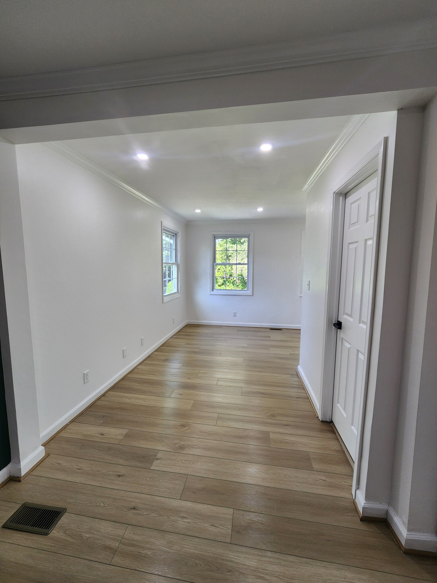 Building Photo - 1206 Caldwell Ct S