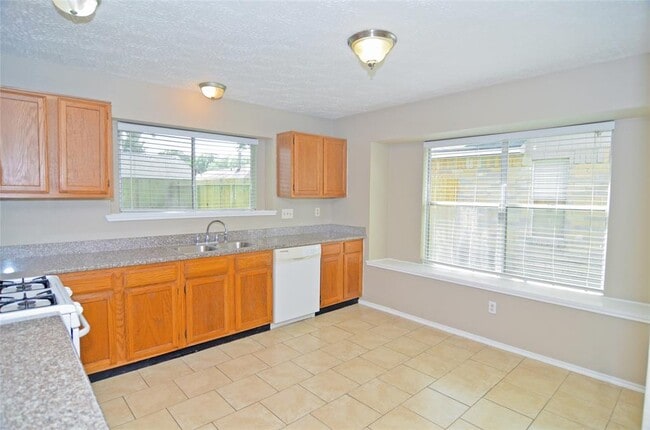 Building Photo - 745 Otter Creek Dr