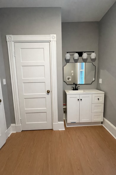 Building Photo - 53 Farragut Rd