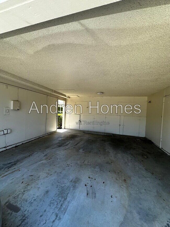 Building Photo - 1540 42nd Ave