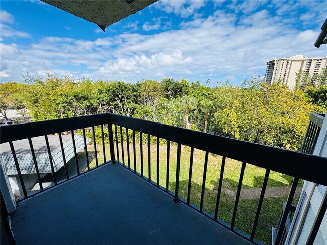 Building Photo - 2000 N Congress Ave