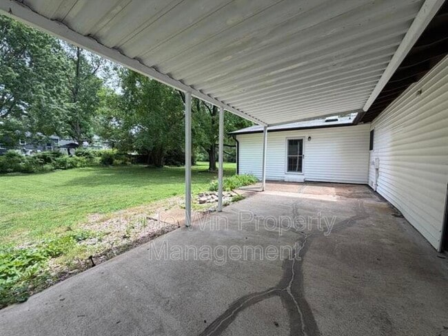 Building Photo - 2245 Lindsay Ln