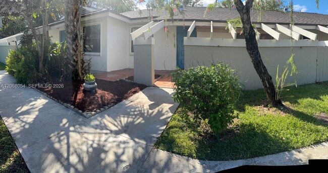 Building Photo - 2902 SW 21st Terrace