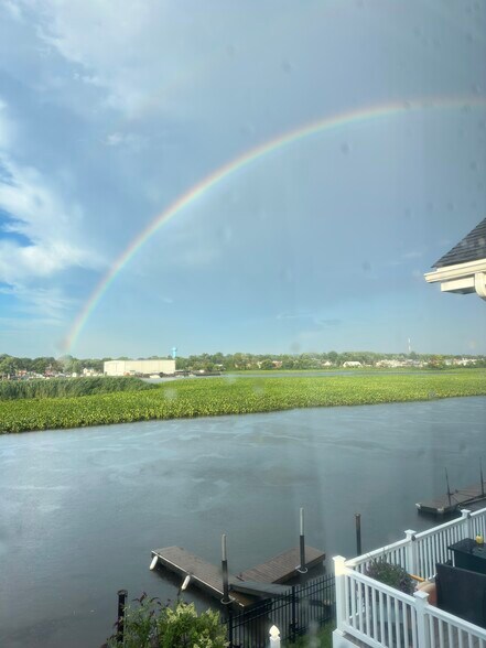 Building Photo - 53 Edgewater ave