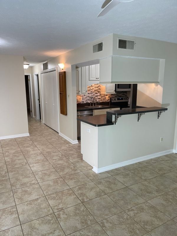 Building Photo - 44755 Woodlake Ct